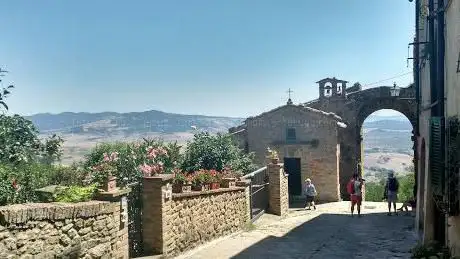 Photo de Medieval Gate and Fountain of St. Felice