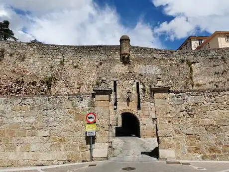 Photo de Puerta de la Colada o de Ãgueda