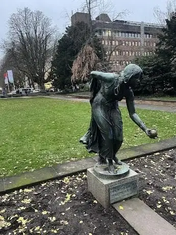 Photo de Die Kugelspielerin
