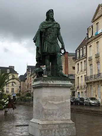 Photo de Statue de Louis XIV par Louis Petitot 1828 ISMH