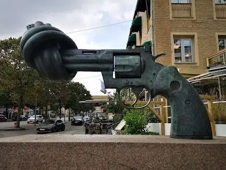 Photo de The Knotted Gun - Carl Fredrik Reuterswärd