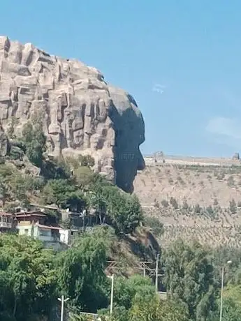 Photo de Şht. Mehmetçik Parkı Ve Piknik Alanı