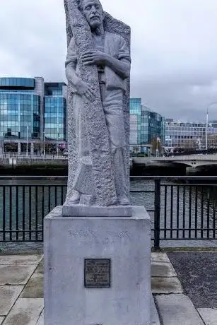 Photo de Matt Talbot Statue