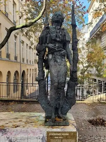 Photo de Statue du Poète Roumain Mihai Eminescu