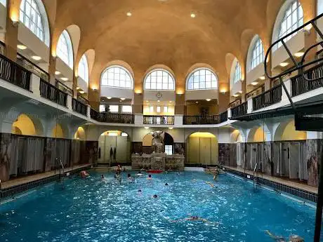 Photo de Hallenbad Elisabethhalle