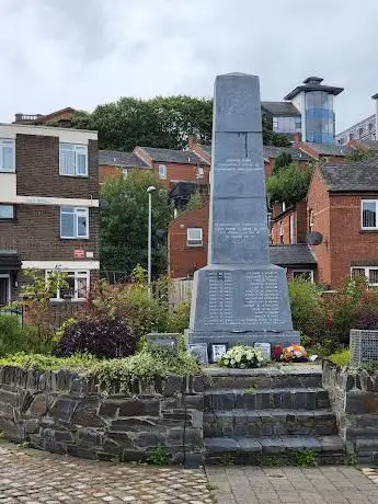 Photo de Bloody Sunday Obelisk Memorial