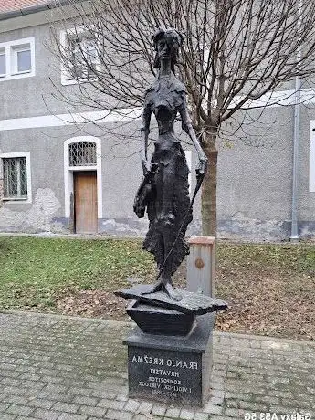 Photo de Spomenik hrvatskom violinistu Franji Krežmi