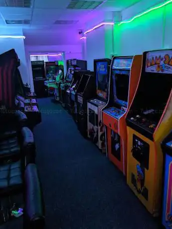 Photo de Neon Knights Arcade