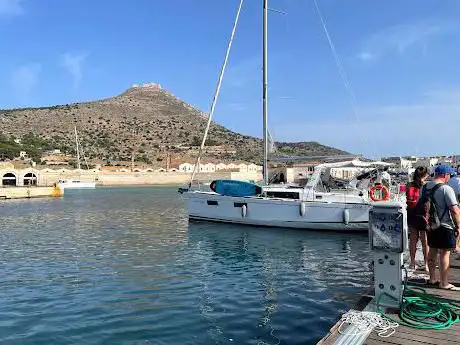 Photo de in barca con Emilio Escursioni in barca a Favignana