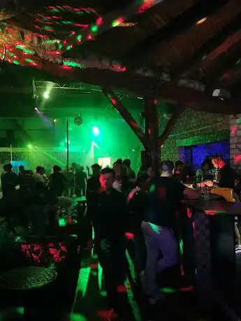 Photo de Les Caveaux