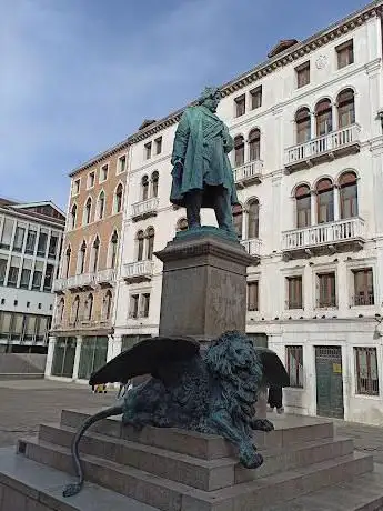 Photo de Statua bronzea Manin