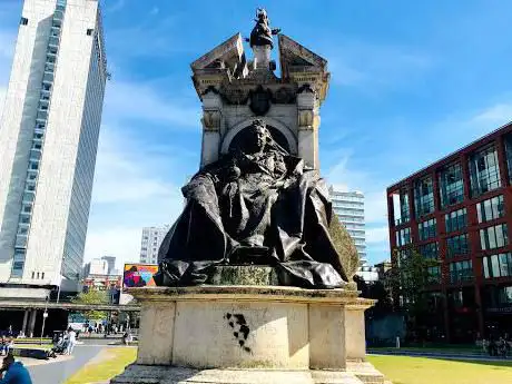Photo de Queen Victoria's Statue