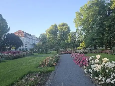 Photo de Rosarium im Kurpark Bad Eilsen