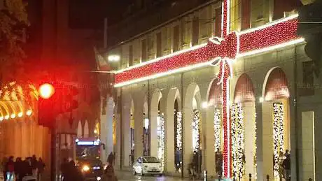 Photo de Portici di Piazza Cavour e Via Farini