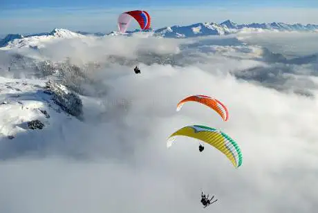 Photo de Paragliding Gstaad Switzerland