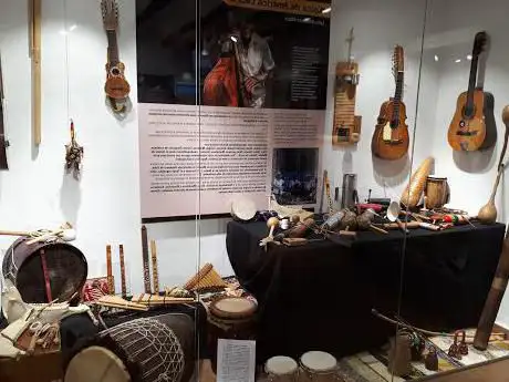 Photo de Centro de interpretación de la música Lombarda. Los instrumentos del viaje de Lúa.