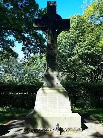 Photo de Kriegsgräberstätte und Irisches Hochkreuz Dietkirchen