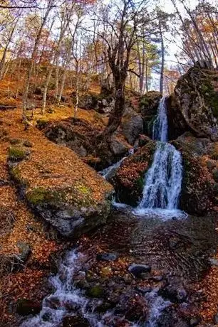 Photo de Çukurören karapınar şelalesi