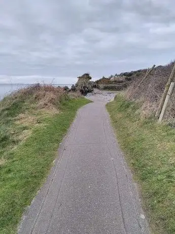 Photo de Ballybrack Beach Walk