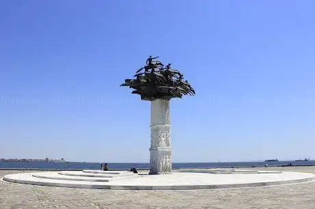 Photo de Alsancak Gündoğdu Meydanı