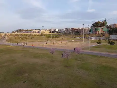 Photo de Aparcamiento C/las Lavanderas - Parque Márgenes del Guadiana (Badajoz)