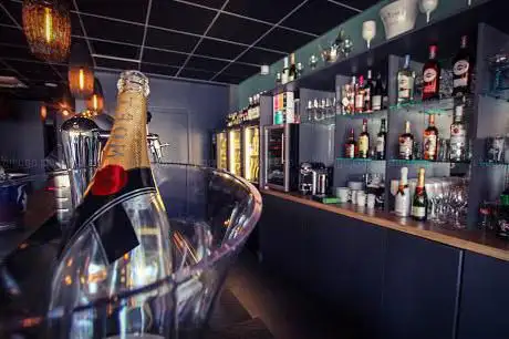 Photo de Koncept : Karaoké Box & Bar Lounge