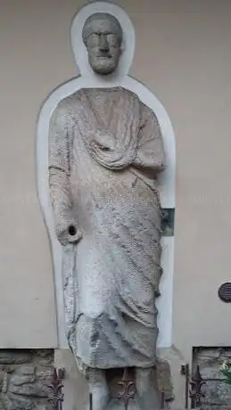 Photo de Statua di Sor Paolo Proconsole