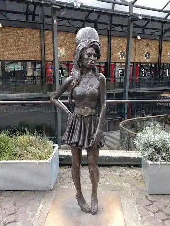 Photo de Amy Winehouse Statue