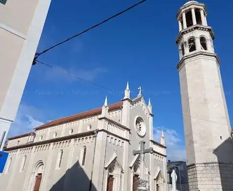Photo de Church of St. Peter