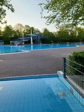 Photo de Sommerbad Neukölln - Berliner Bäder