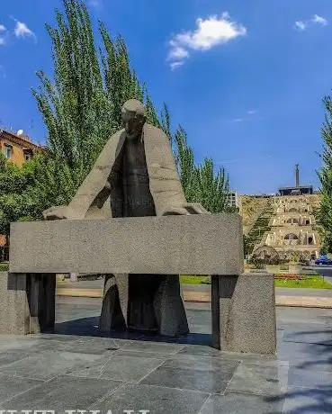 Photo de Alexander Tamanian Statue