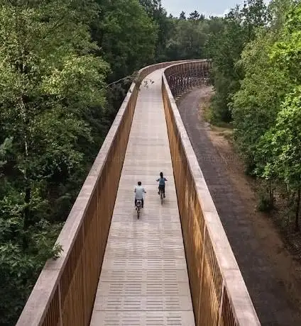 Photo de Fietsen door de Heide