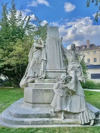 Photo of Square Claude-Nicolas Ledoux