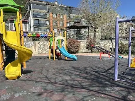 Photo de Şehit Ömer Halisdemir Parkı Bucak