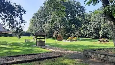 Photo de Park an der Hauptstraße