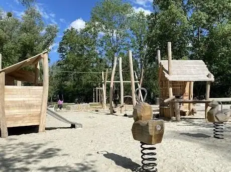Photo de Spielplatz Karlsfelder Str.
