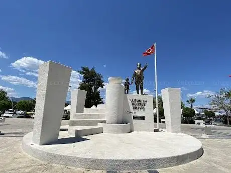 Photo de Meydan Atatürk Anıtı