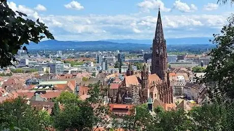 Photo de Burghaldering - Ausblick auf Freiburg und das Münster