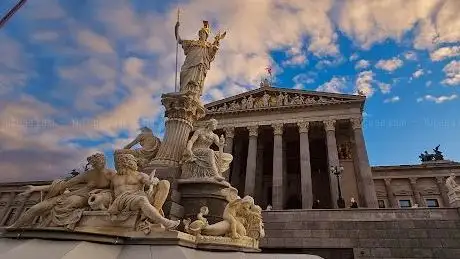 Photo de Fontaine de Pallas-Athéna le Parlement