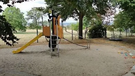 Photo de Spielplatz Im Schildchesacker