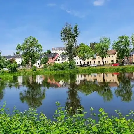 Photo de Spielplatz Neundorf - Am Dorfteich