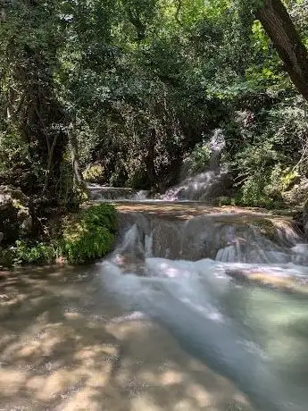 Photo de Waterfall Entry
