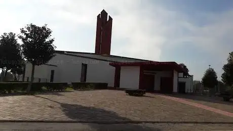 Photo de Church of Saints Peter and Paul