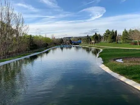 Photo de Embarcadero Parque Europa