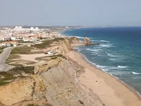 Photo de Praia das Amoeiras