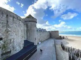 Photo de Tour Quic-en-Groigne
