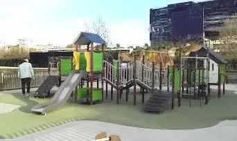 Photo de Aire de jeu du bassin Jacques Coeur