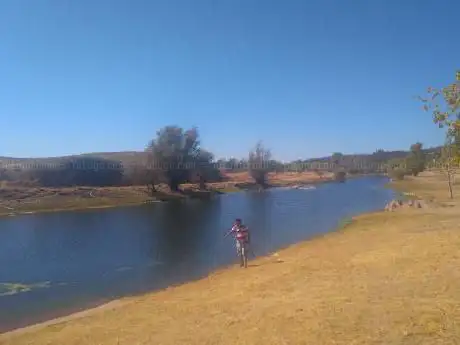 Photo de Ärea recreativa del pantano del Ruecas