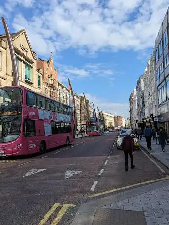 Photo de Hop On Hop Off Belfast Bus