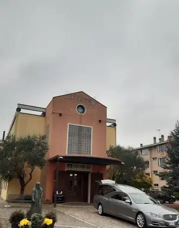 Photo de Parrocchia di San Leopoldo MandiÄ‡